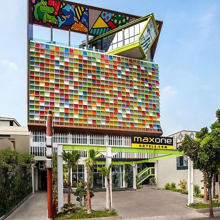 Maxonehotels.Com At Tidar Σουραμπάγια Εξωτερικό φωτογραφία