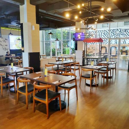 Maxonehotels.Com At Tidar Σουραμπάγια Εξωτερικό φωτογραφία