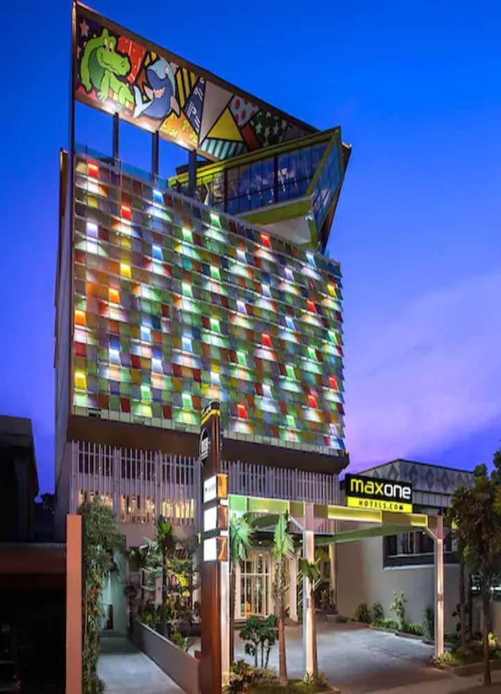 Maxonehotels.Com At Tidar Σουραμπάγια Εξωτερικό φωτογραφία